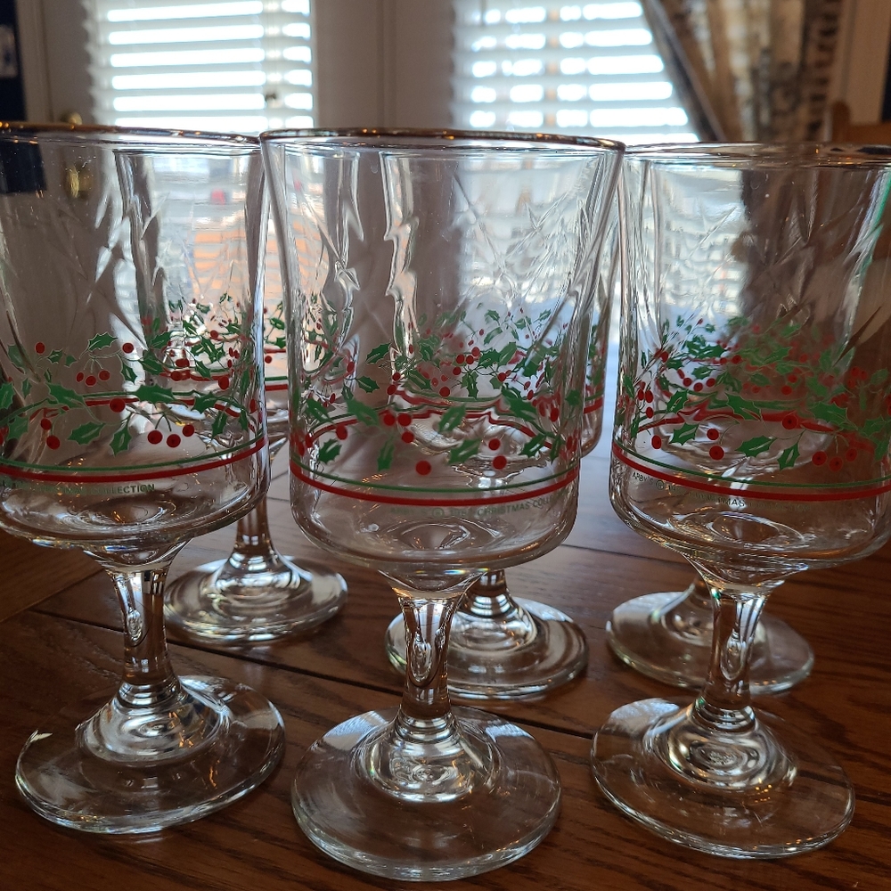 6 tumbler Christmas arbys 1987 vintage glasses,  clear with holy and red berries